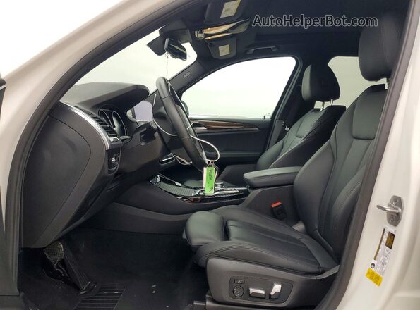 5UXTY3C03M9D81820 2021 BMW X3 Белый Вид салона спереди