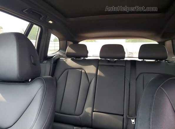 5UXTY3C06LLE55460 2020 BMW X3 White Вид задніх сидінь