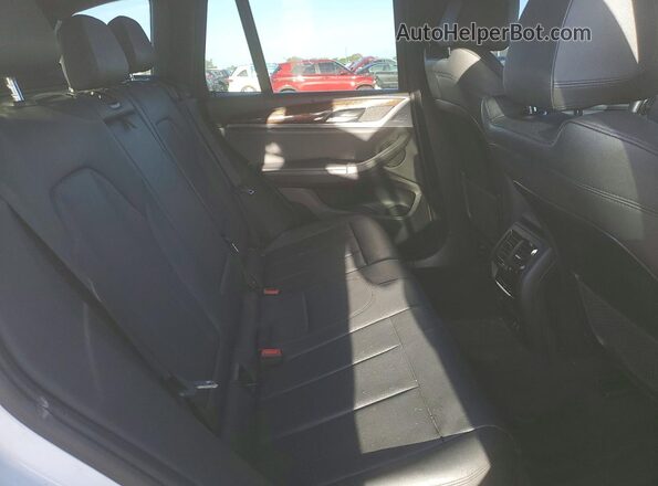 5UXTY5C04L9B04426 2020 BMW X3 White Вид задньої частини салону