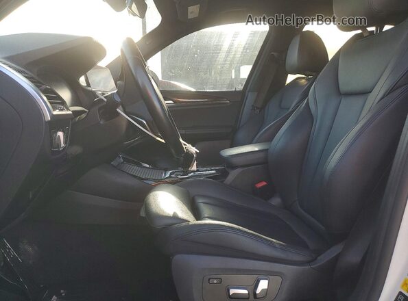 5UXTY5C04L9B04426 2020 BMW X3 White Вид салону спереду