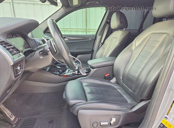 5UXTY9C01M9G38315 2021 BMW X3 Серебряный Вид салона спереди