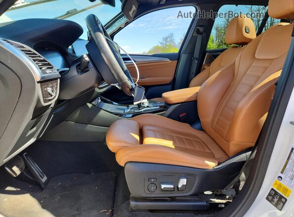 5UXTY9C09L9B72342 2020 BMW X3 Белый Вид салона спереди