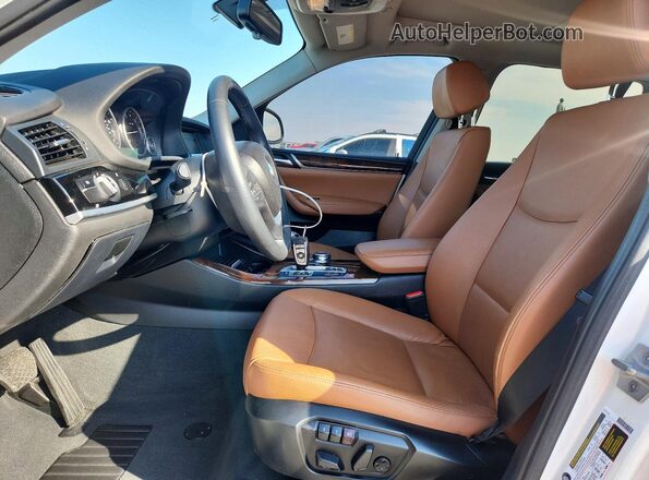 5UXWX9C55H0D97655 2017 BMW X3 White Widok wnętrza z przodu