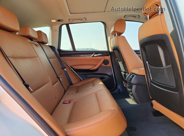 5UXWX9C55H0D97655 2017 BMW X3 White Widok wnętrza z tyłu