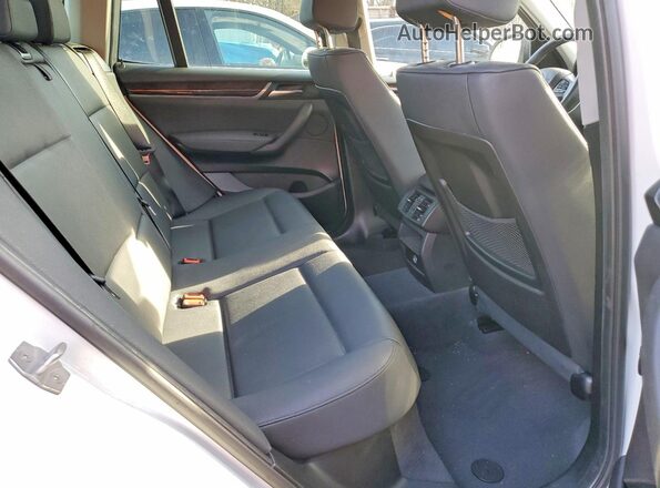 5UXWX9C55H0T02122 2017 BMW X3 Белый Вид задней части салона