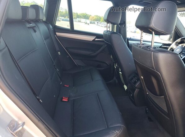 5UXWZ7C31H0V88175 2017 BMW X3 Silver Widok wnętrza z tyłu