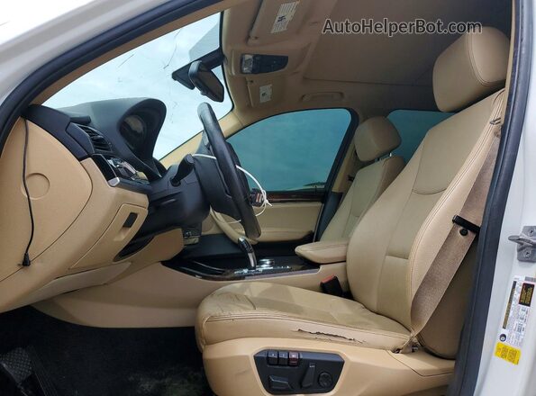 5UXWZ7C36H0X40564 2017 BMW X3 Белый Вид салона спереди