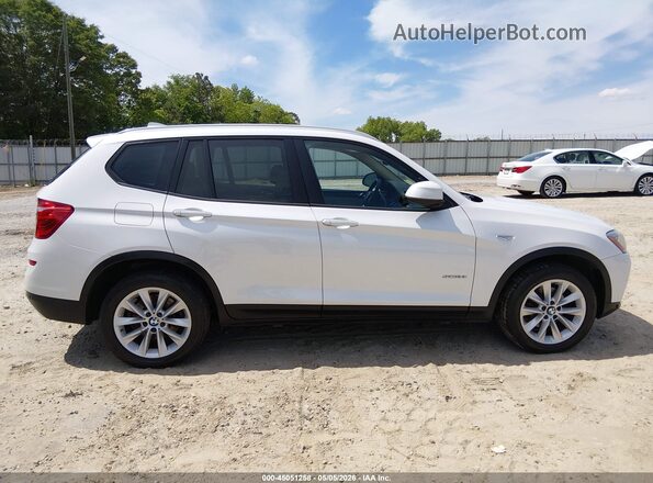 5UXWZ7C39H0X42082 2017 BMW X3 White Widok wnętrza z tyłu