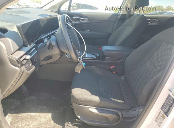 5XYK23DF1TG362467 2026 KIA SPORTAGE White Front interior view