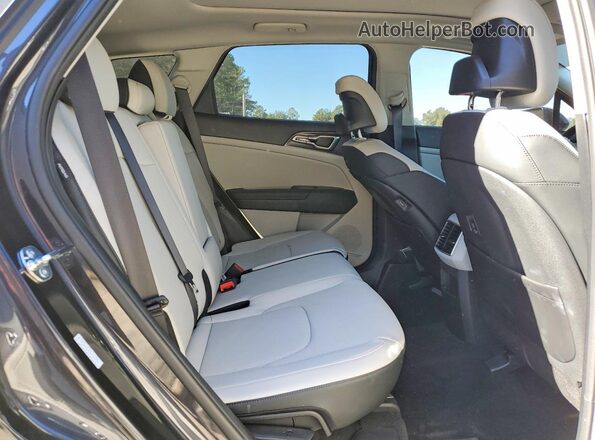 5XYK33DF0TG366393 2026 KIA SPORTAGE Черный Вид задней части салона
