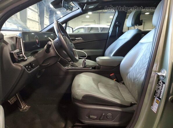 5XYK7CDF5RG178711 2024 KIA SPORTAGE Зеленый Вид салона спереди