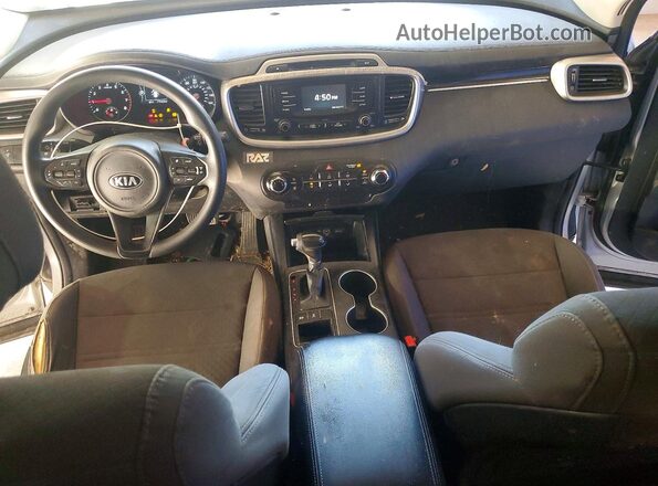 5XYPGDA33HG282991 2017 KIA SORENTO Silver Widok deski rozdzielczej