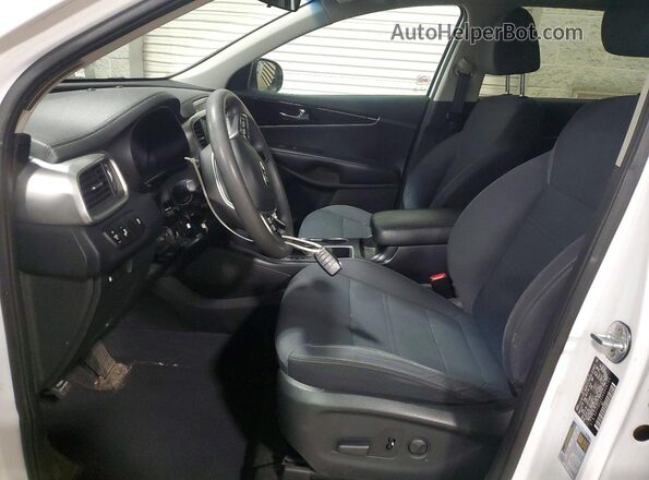 5XYPGDA53KG446765 2019 KIA SORENTO Белый Вид салона спереди