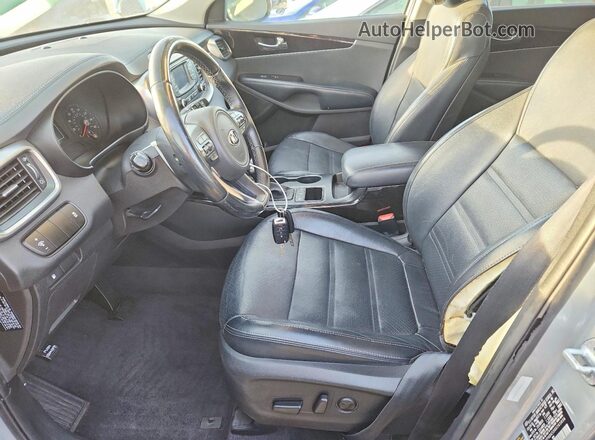 5XYPHDA53GG165036 2016 KIA SORENTO Серебряный Вид салона спереди