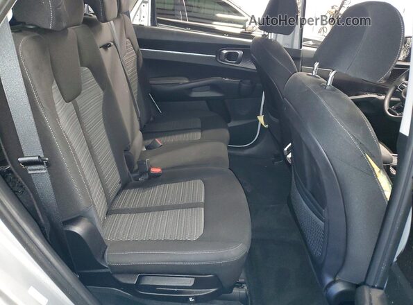 5XYRGDLC0NG091580 2022 KIA SORENTO Silver Vista interior trasera