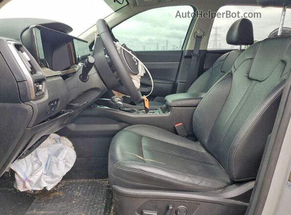 5XYRHDLF3NG120691 2022 KIA SORENTO Silver Widok wnętrza z przodu