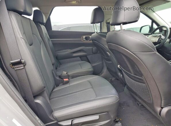 5XYRHDLF3NG120691 2022 KIA SORENTO Silver Widok tylnych siedzeń