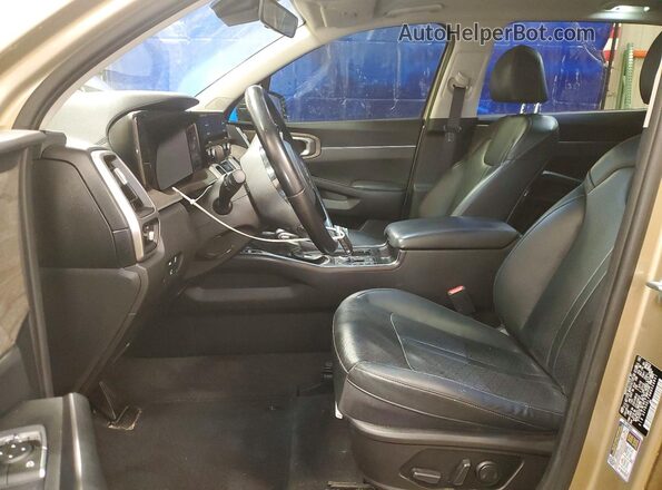 5XYRHDLF9MG028841 2021 KIA SORENTO Золотой Вид салона спереди