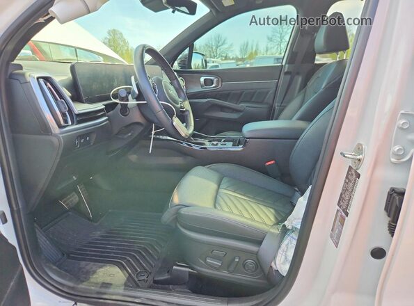 5XYRKDJF0RG264192 2024 KIA SORENTO Белый Вид салона спереди