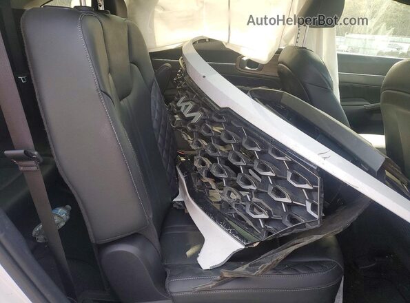 5XYRKDLF5NG075223 2022 KIA SORENTO White უკანა სალონის ხედი