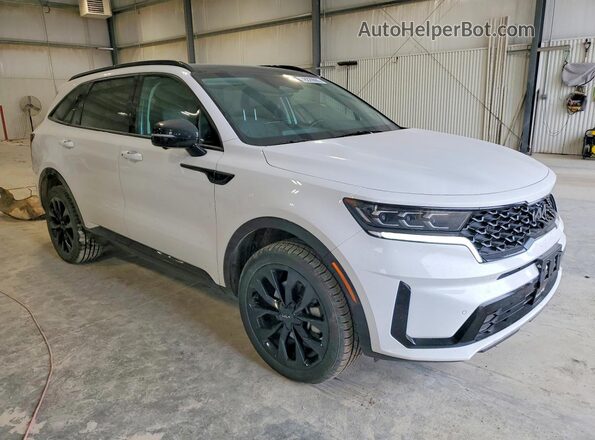 5XYRKDLF8PG161208 2023 KIA SORENTO Белый Передняя правая четверть