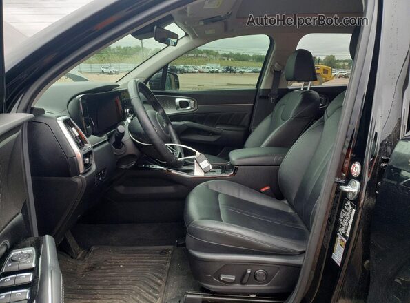 5XYRKDLFXNG135853 2022 KIA SORENTO Black Widok wnętrza z przodu