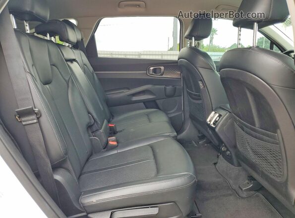 5XYRL4LC8NG102501 2022 KIA SORENTO White Rear interior view