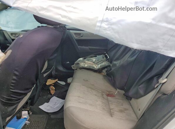 5YFBURHE3GP503152 2016 TOYOTA COROLLA Silver Widok tylnych siedzeń