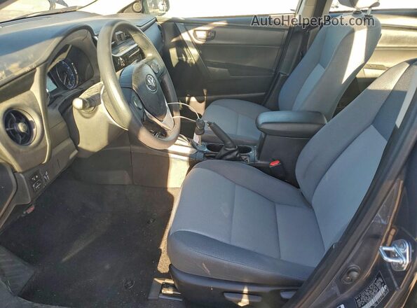5YFBURHE4HP665678 2017 TOYOTA COROLLA Серый Вид салона спереди