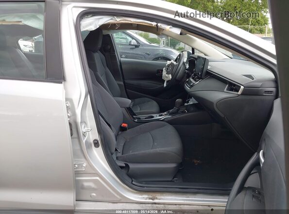 5YFEPMAE8NP353196 2022 TOYOTA COROLLA Серебряный Вид салона спереди