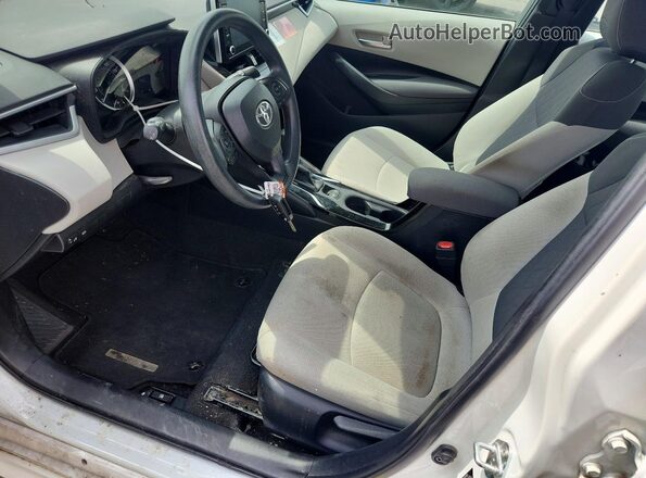 5YFEPRAE8LP111891 2020 TOYOTA LL Белый Вид салона спереди