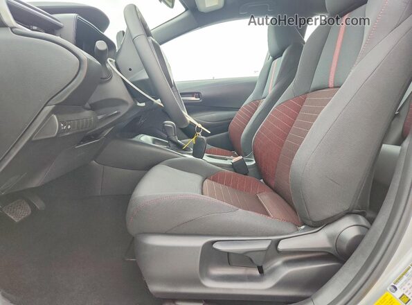 5YFS4MCE4TP257796 2026 TOYOTA COROLLA Silver Widok wnętrza z przodu