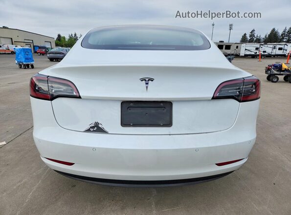 5YJ3E1EAXMF062129 2021 TESLA MODEL White Widok z tyłu