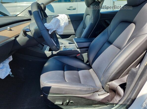 5YJ3E1EAXMF062129 2021 TESLA MODEL White Widok wnętrza z przodu