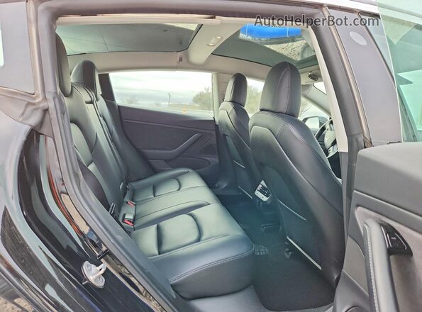 5YJ3E1EB0LF599633 2020 TESLA MODEL Black Widok tylnych siedzeń