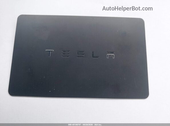 5YJ3E1EB1JF188285 2018 TESLA MODEL 3 Белый Вид панели приборов