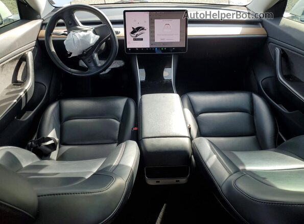 5YJ3E1EB2JF067457 2018 TESLA MODEL White Widok deski rozdzielczej