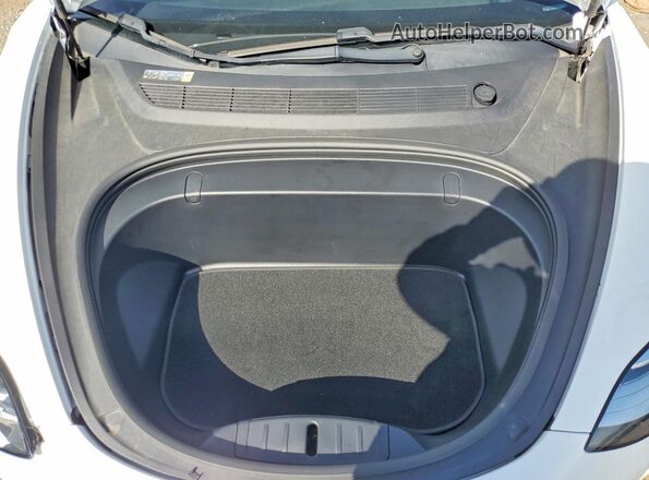5YJ3E1EB2JF067457 2018 TESLA MODEL White Widok wnętrza z tyłu