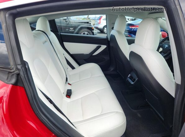 5YJ3E1EB2JF097588 2018 TESLA MODEL Red Vista de los asientos traseros