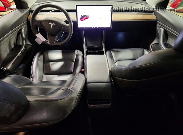 5YJ3E1EB2KF453751 2019 TESLA MODEL Красный Вид панели приборов