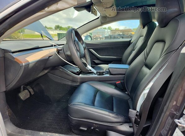 5YJ3E1EB2LF733705 2020 TESLA MODEL Gray Vista interior delantera