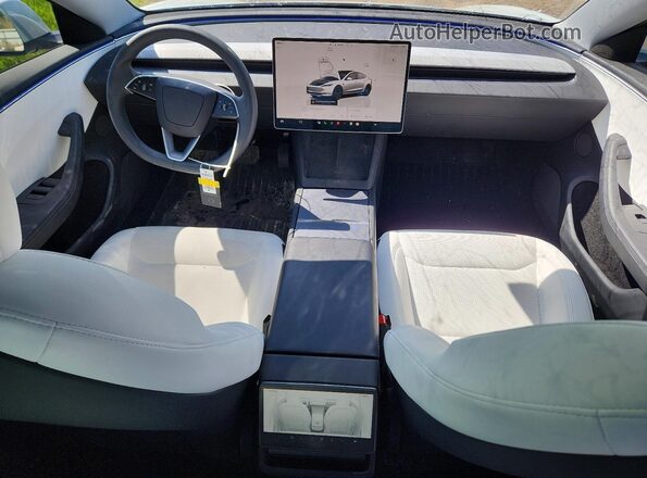 5YJ3E1EB3SF914892 2025 TESLA MODEL Белый Вид панели приборов