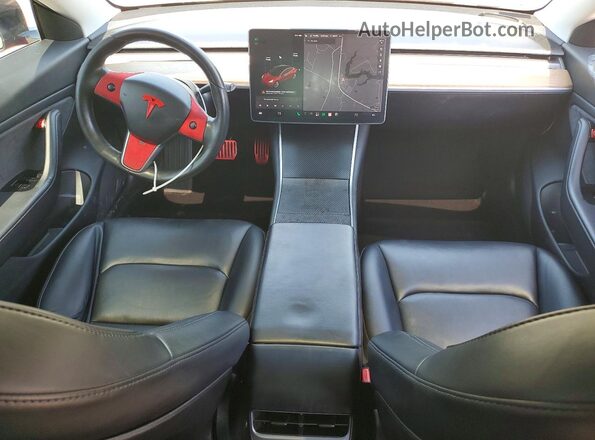 5YJ3E1EB4JF146256 2018 TESLA MODEL Красный Вид панели приборов