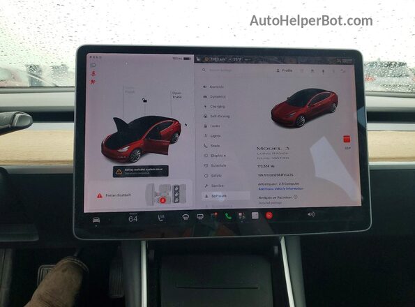 5YJ3E1EB6JF111475 2018 TESLA MODEL Красный Вид щитка приборов