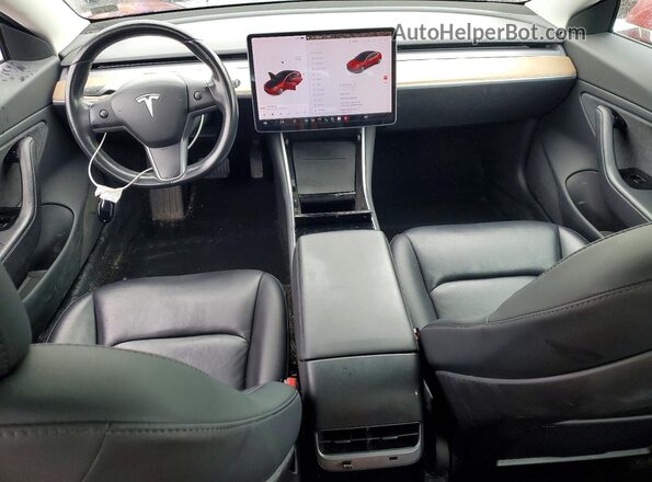 5YJ3E1EB6JF111475 2018 TESLA MODEL Красный Вид панели приборов