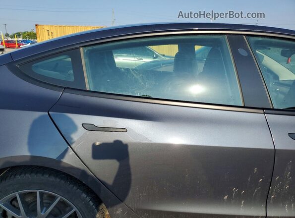 5YJ3E1EB6NF184433 2022 TESLA MODEL Gray Widok tylnych siedzeń