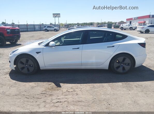 5YJ3E1EB7NF286498 2022 TESLA MODEL 3 White Vista interior trasera