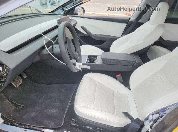 5YJ3E1EB7SF004453 2025 TESLA MODEL Серый Вид салона спереди