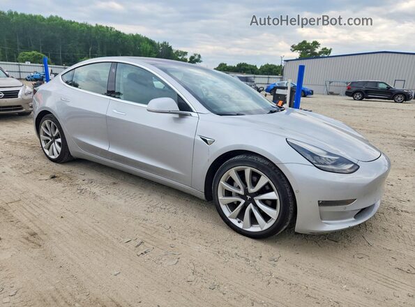 5YJ3E1EB8JF054941 2018 TESLA MODEL Серебряный Передняя правая четверть
