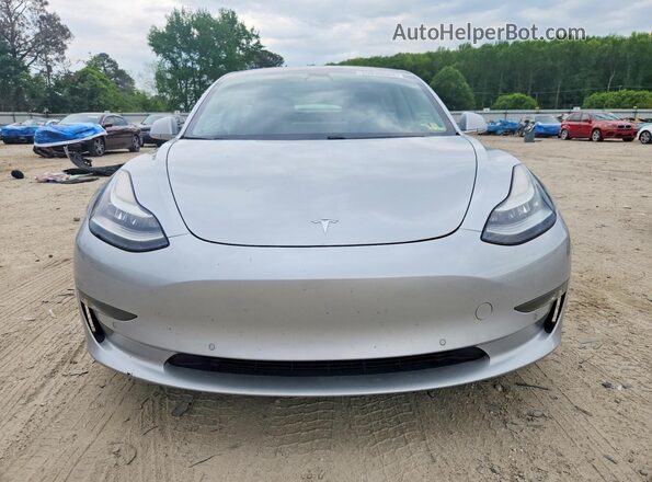 5YJ3E1EB8JF054941 2018 TESLA MODEL Серебряный Вид спереди
